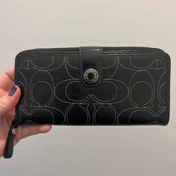 Black patent leather Coach signature shoulder duffle WITH matching wallet - Picture 5 of 7